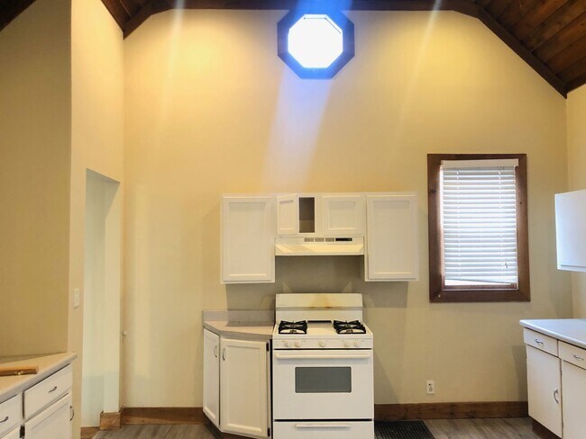 Foto del edificio - Great 2BR house on Fell Avenue, near IWU