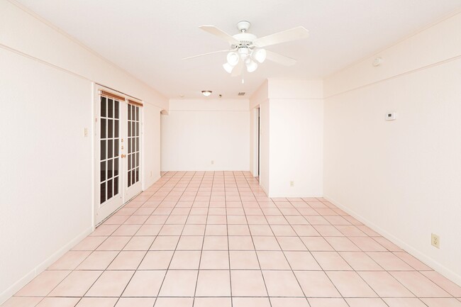 Building Photo - 626 Birchwood Ln