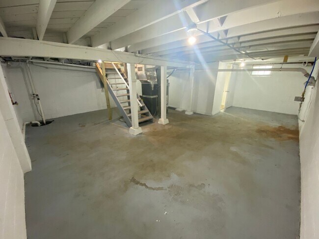 Building Photo - Fully Remodeled House!