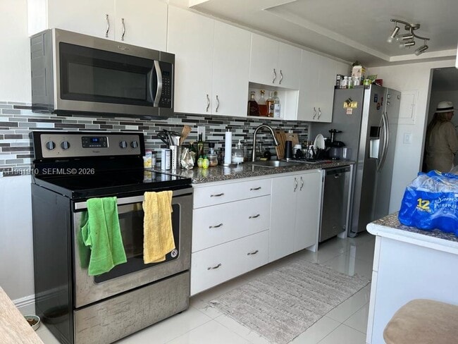 Photo - 18061 Biscayne Blvd House