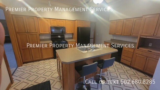 Building Photo - Massive 5 Bedroom Off Of Blankenbaker