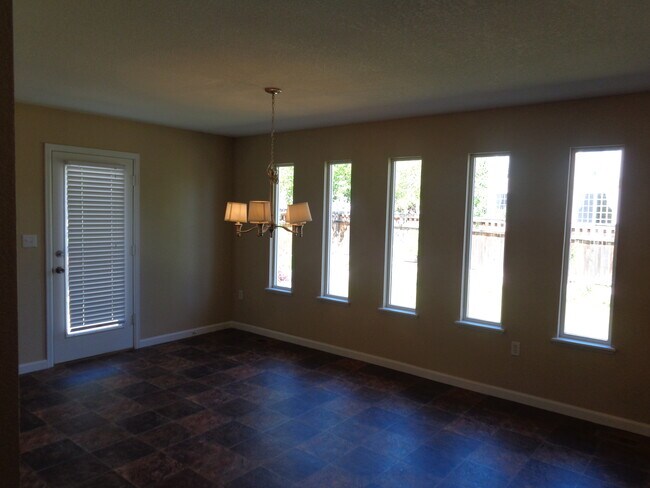 Building Photo - 136 Prairie Falcon Parkway
