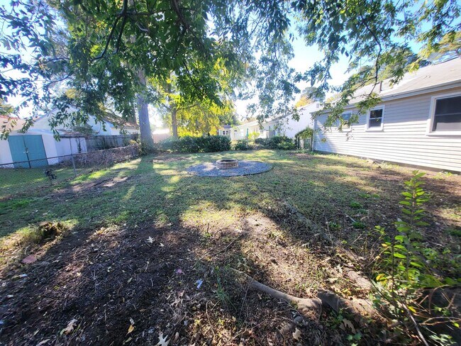 Foto del edificio - 8224 Meadow Creek Rd