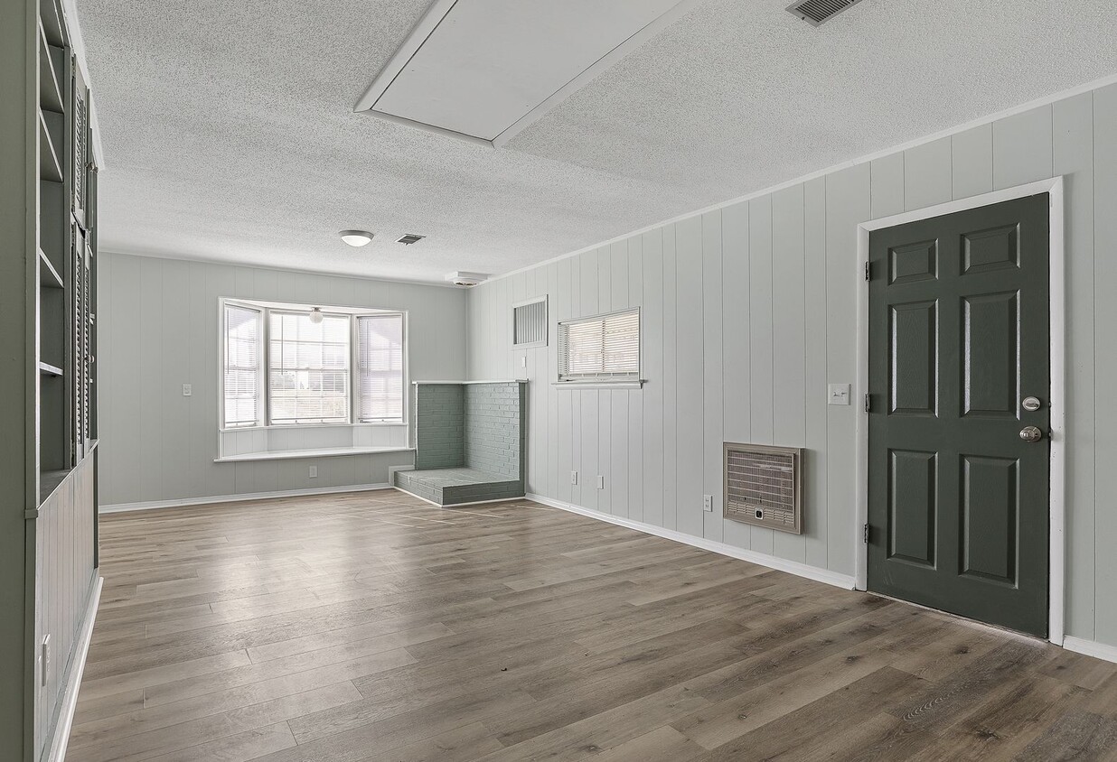 Primary Photo - For Rent - Adorable 4BR 2BA house - East R...