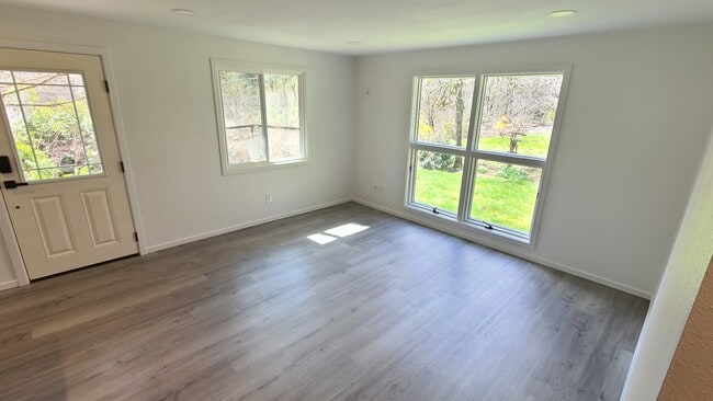 Foto del edificio - 13716 Kelly Rd NE