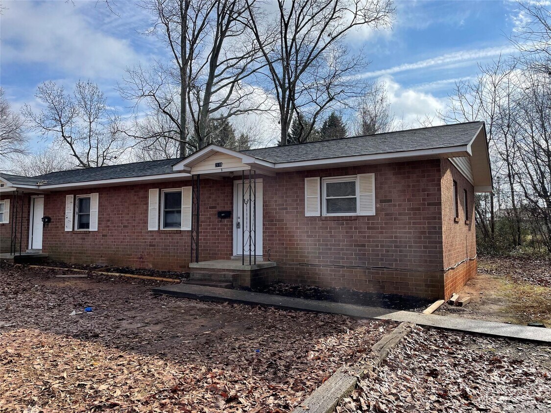 Primary Photo - 2118 Moline Dr
