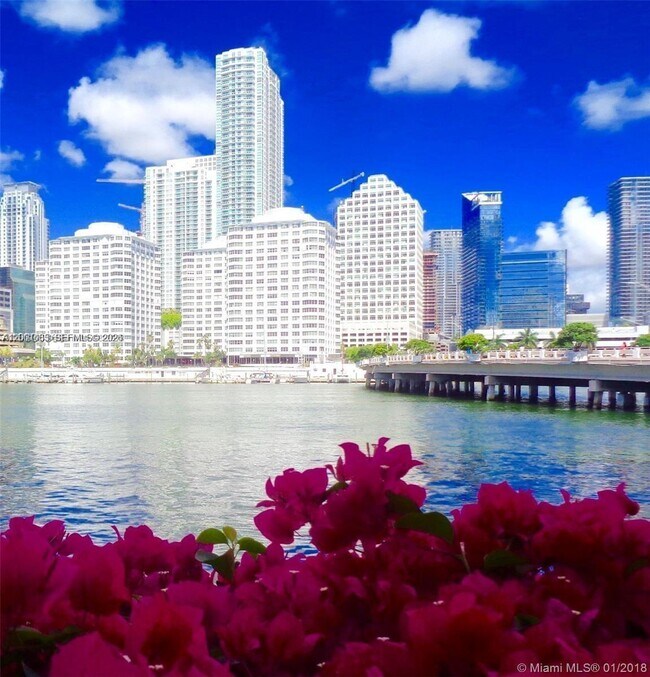 Foto del edificio - 999 Brickell Bay Dr