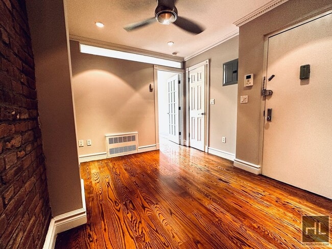 Building Photo - AMAZING ONE BEDROOM APARTMENT!! AMAZING DE...