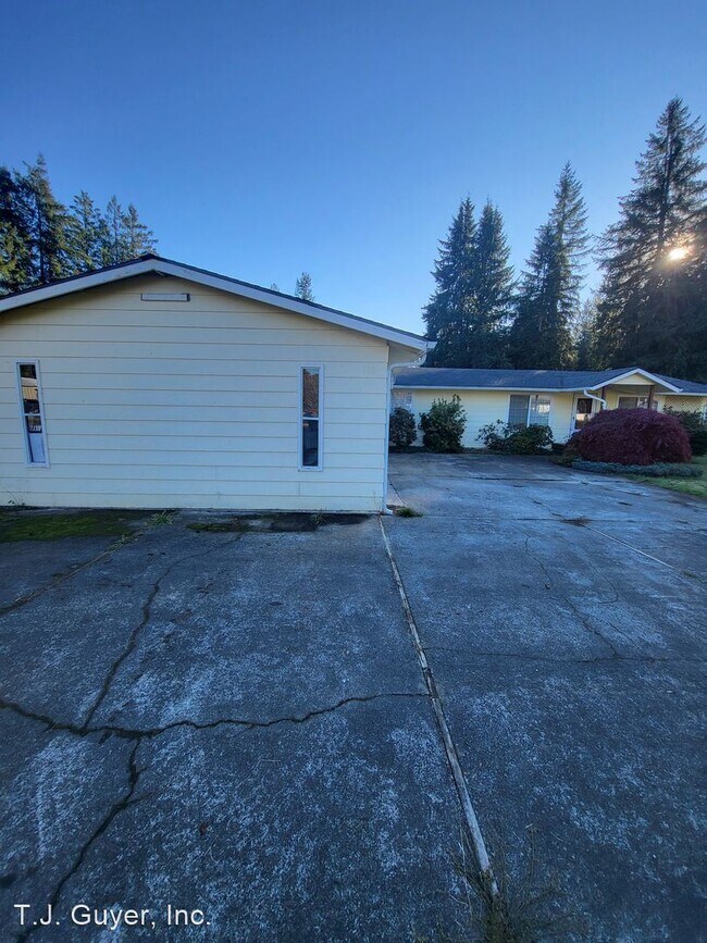 Building Photo - 3 br, 2 bath House - 133 Baker Dr