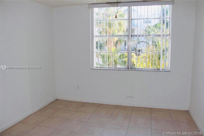 Foto del edificio - 486 NW 165th St