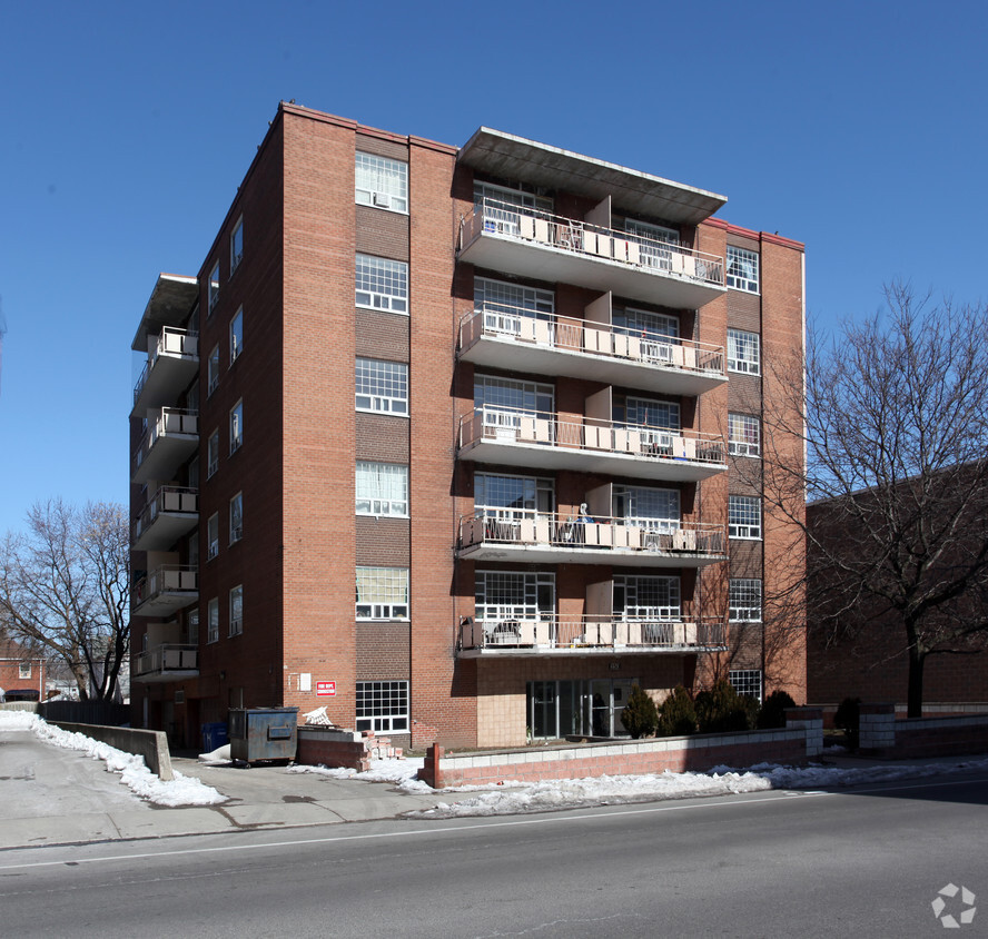Primary Photo - 250 Cosburn Ave