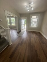 Building Photo - 1352 E 90th St