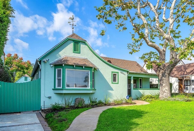 Front of house - 10511 Almayo Ave