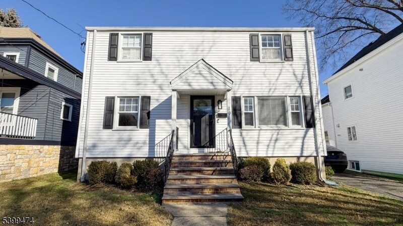 Primary Photo - 19 Hazlett St