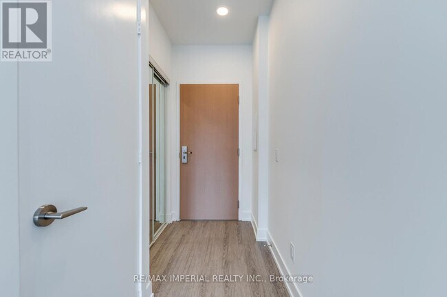 Building Photo - 7 Grenville St