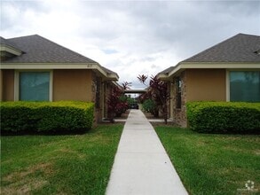 Building Photo - 415 Pirul St
