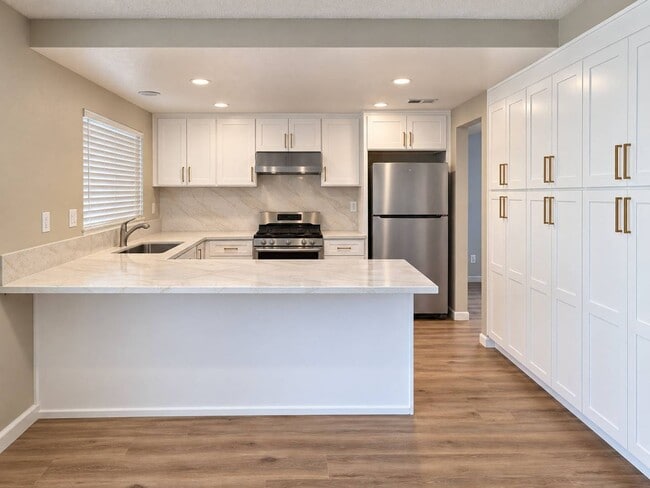Building Photo - 20410 Mesa Oak Dr