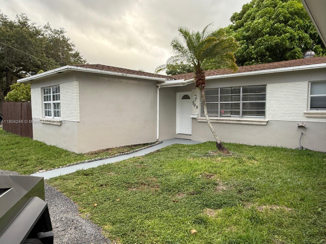 Primary Photo - 700 SW 5th Ct
