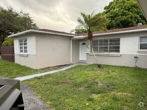 Building Photo - 700 SW 5th Ct