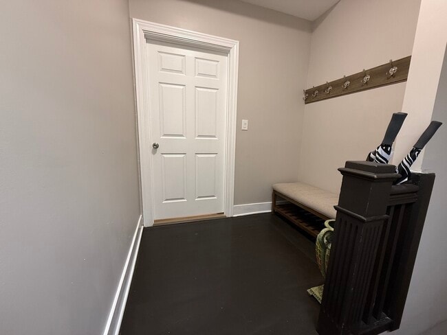 Building Photo - 3049 N Avers Ave