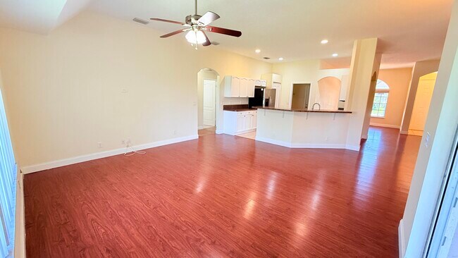 Foto del edificio - 4844 NW North Macedo Blvd