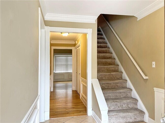 Foto del edificio - 1043 Oaks Pkwy SE