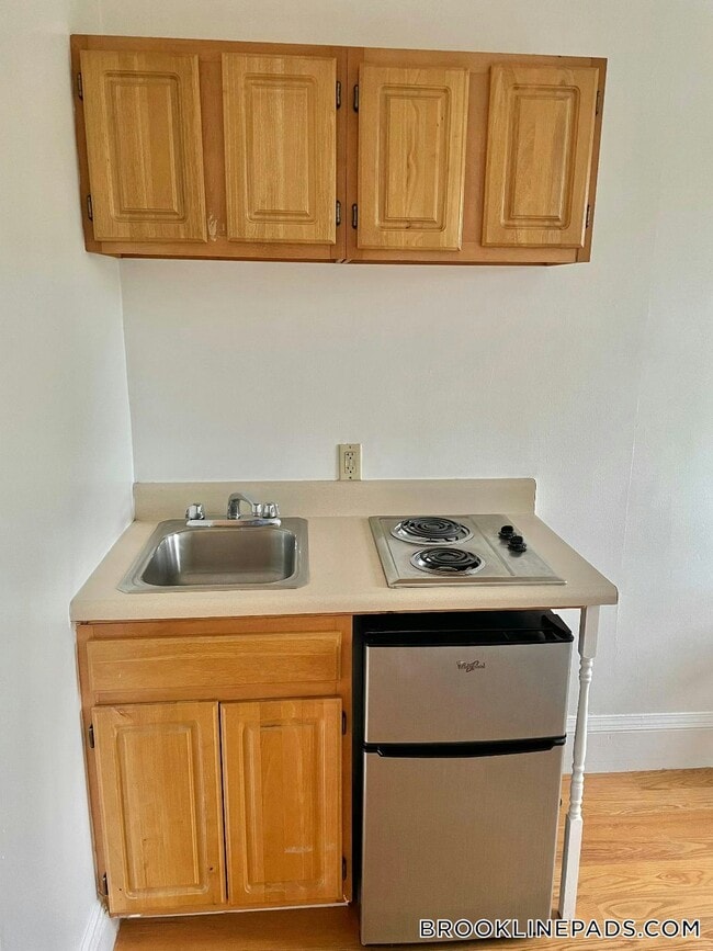 Building Photo - 1061 Beacon St