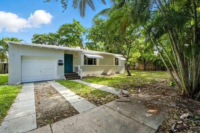 Building Photo - 2545 Tequesta Ln