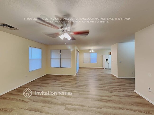 Building Photo - 2415 E Palm Beach Dr