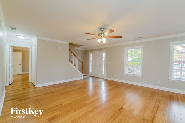 Building Photo - 5819 Willowdale Dr