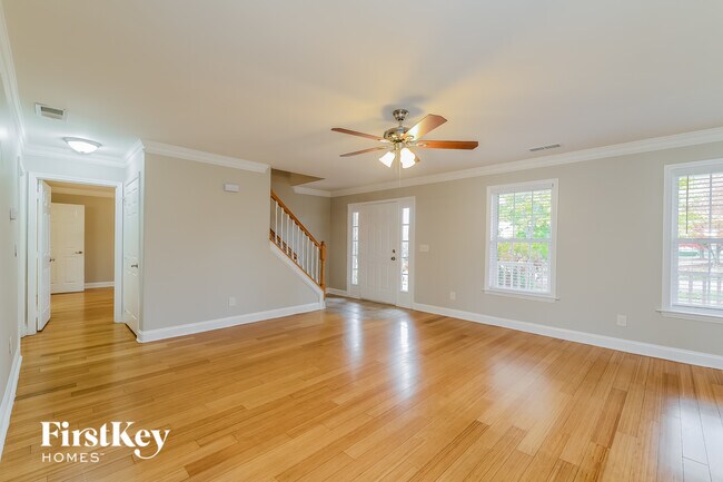 Foto del edificio - 5819 Willowdale Dr