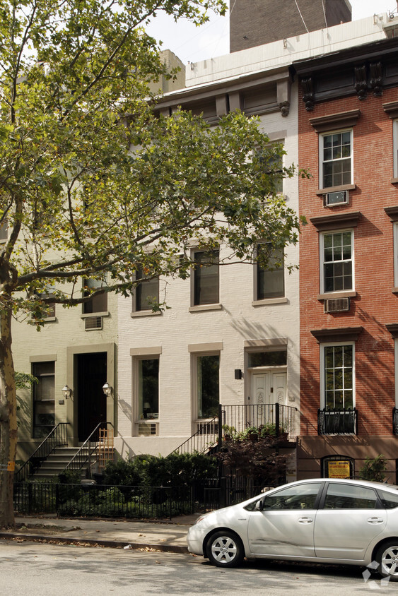 Primary Photo - 324 E 30th St