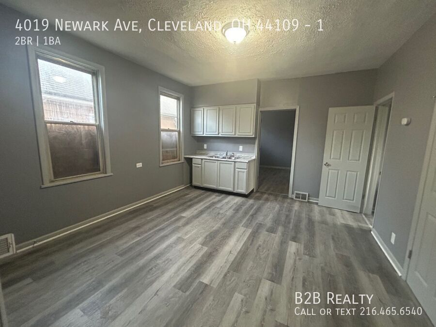 Primary Photo - Charming 2-Bedroom Property in Prime Location