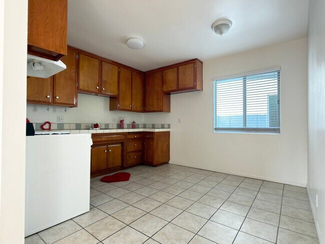 Foto del edificio - LB1702 (lease only)