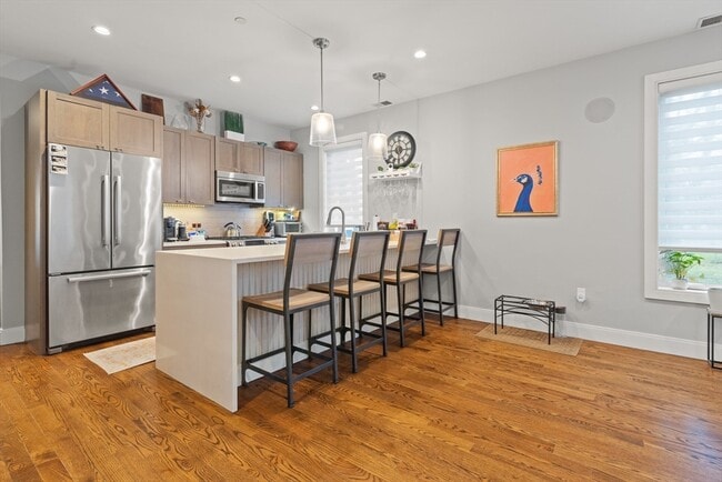 Building Photo - 6 Ashland St