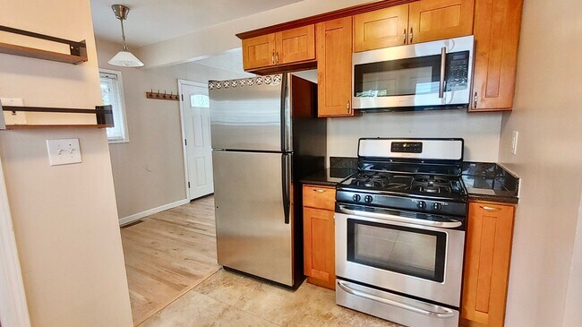 Building Photo - Charming 2 Bed, 1 Bath in Vibrant Sellwood!