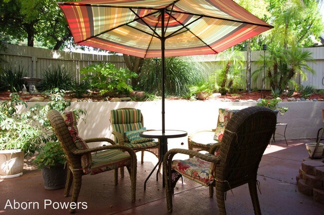 Foto del edificio - 3 br, 3 bath House - 124 N. Grant Ln