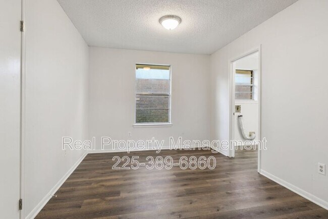 Building Photo - 8933 Baronne Dr