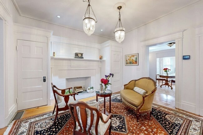 Foto del edificio - 15 Garrison Rd