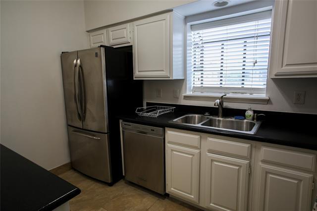 Foto del edificio - 5859 Frankford Rd