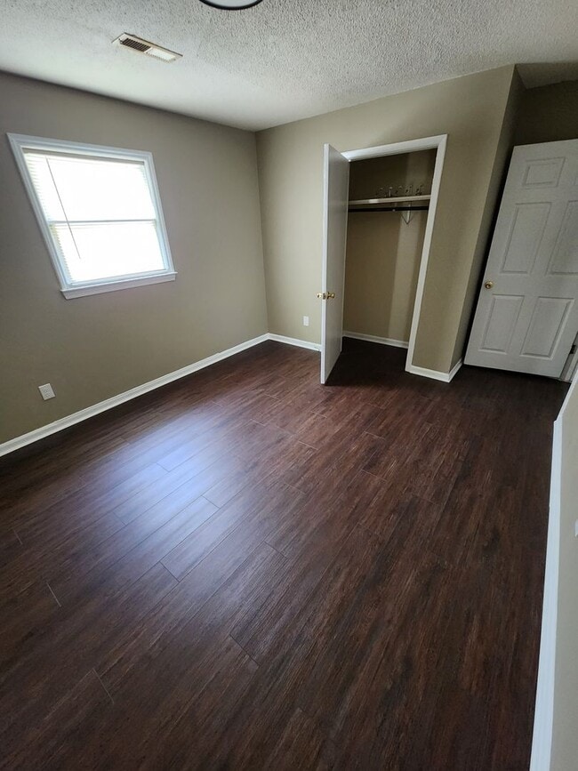 Building Photo - 314 Brookside Dr
