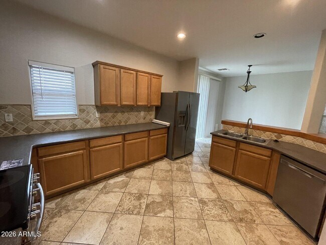Foto del edificio - 40411 W Helen Ct