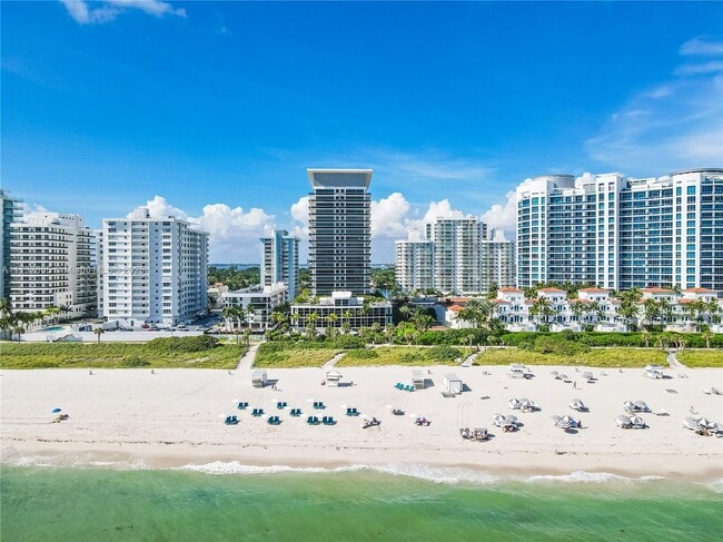 Foto del edificio - 5875 Collins Ave