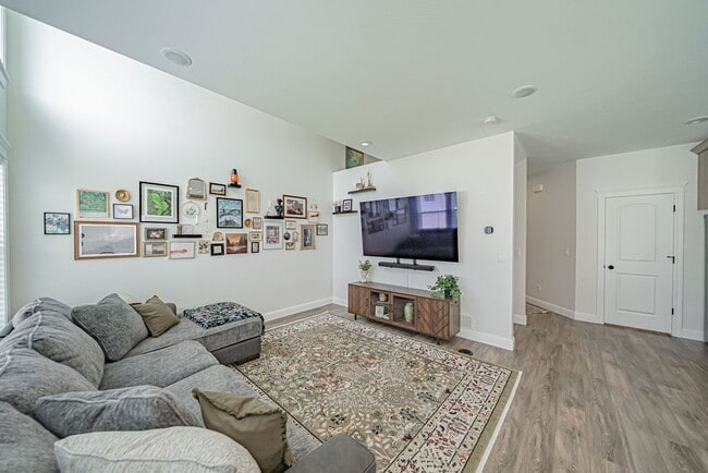 Building Photo - 4725 Witts End Wy