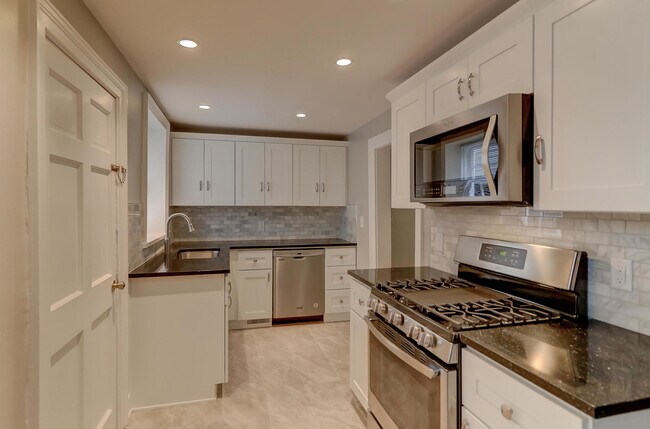 Kitchen - 30 Montagu St