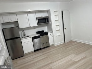 Building Photo - 1934 Waverly St