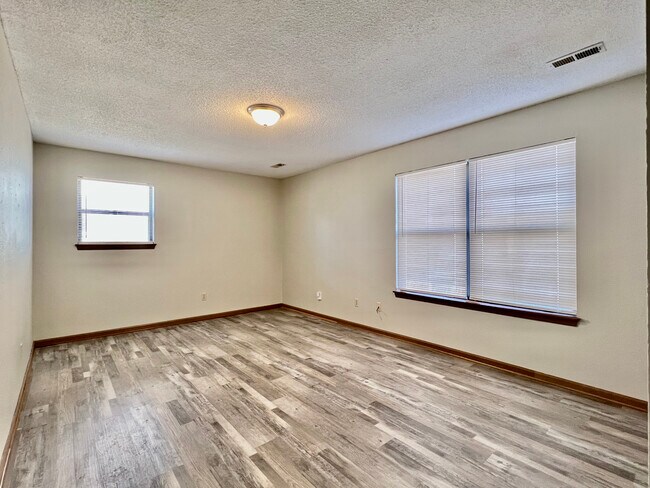 Foto del edificio - 1028 NE Lindsay Ave