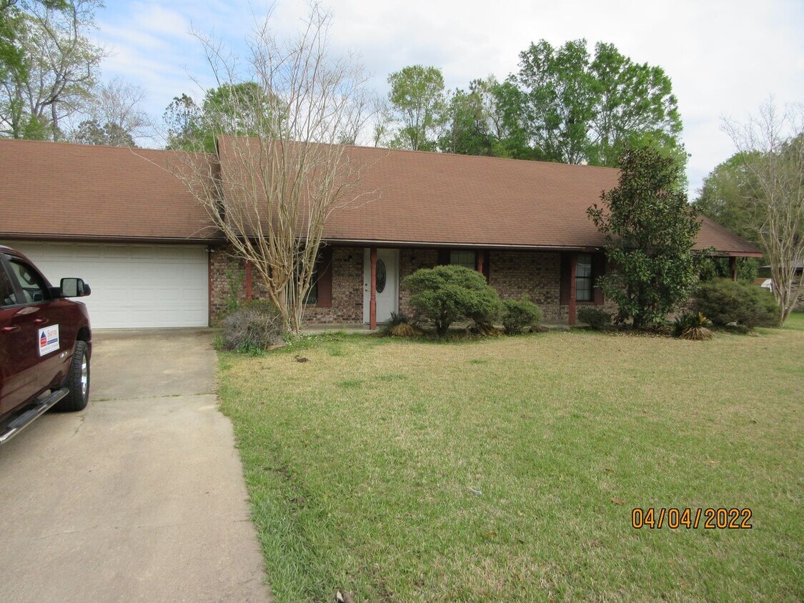 213 Old Oak House Rental in Leesville, LA
