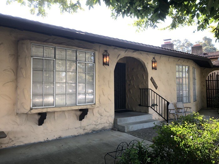 Foto principal - 5941 S Land Park Dr
