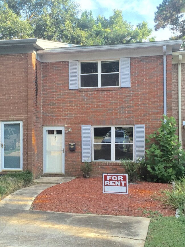 Building Photo - 733 E College Ave